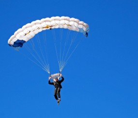 世界杯2026-深圳队冲垮活塞，戈贝尔展现巨星价值