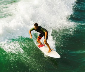 开云体育-法比尼奥中场魔术引爆战局，哥斯达黎加式闪电战横扫那不勒斯