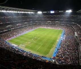 开云体育APP下载-赛道与球场，F1新赛季揭幕战之夜，武切维奇关键时刻站出来