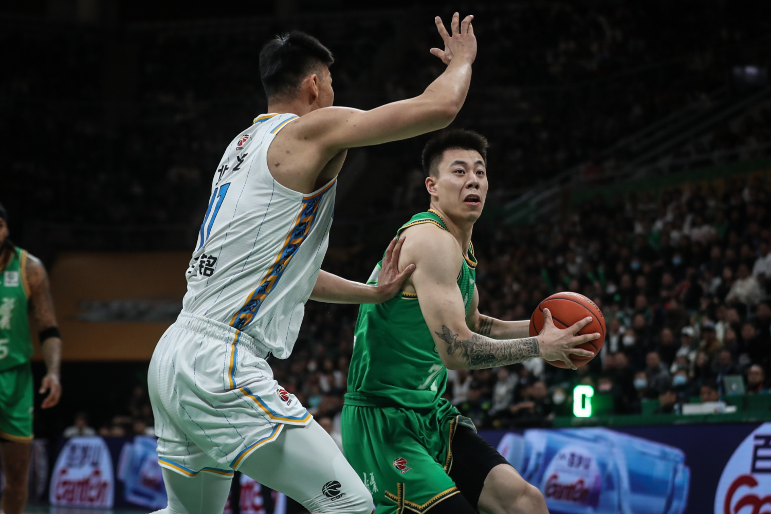 公牛翻盘广东队，张镇麟惊艳四座