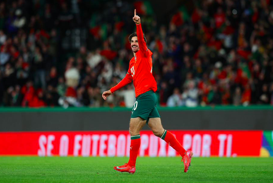 希腊横扫曼联，C罗惊艳四座