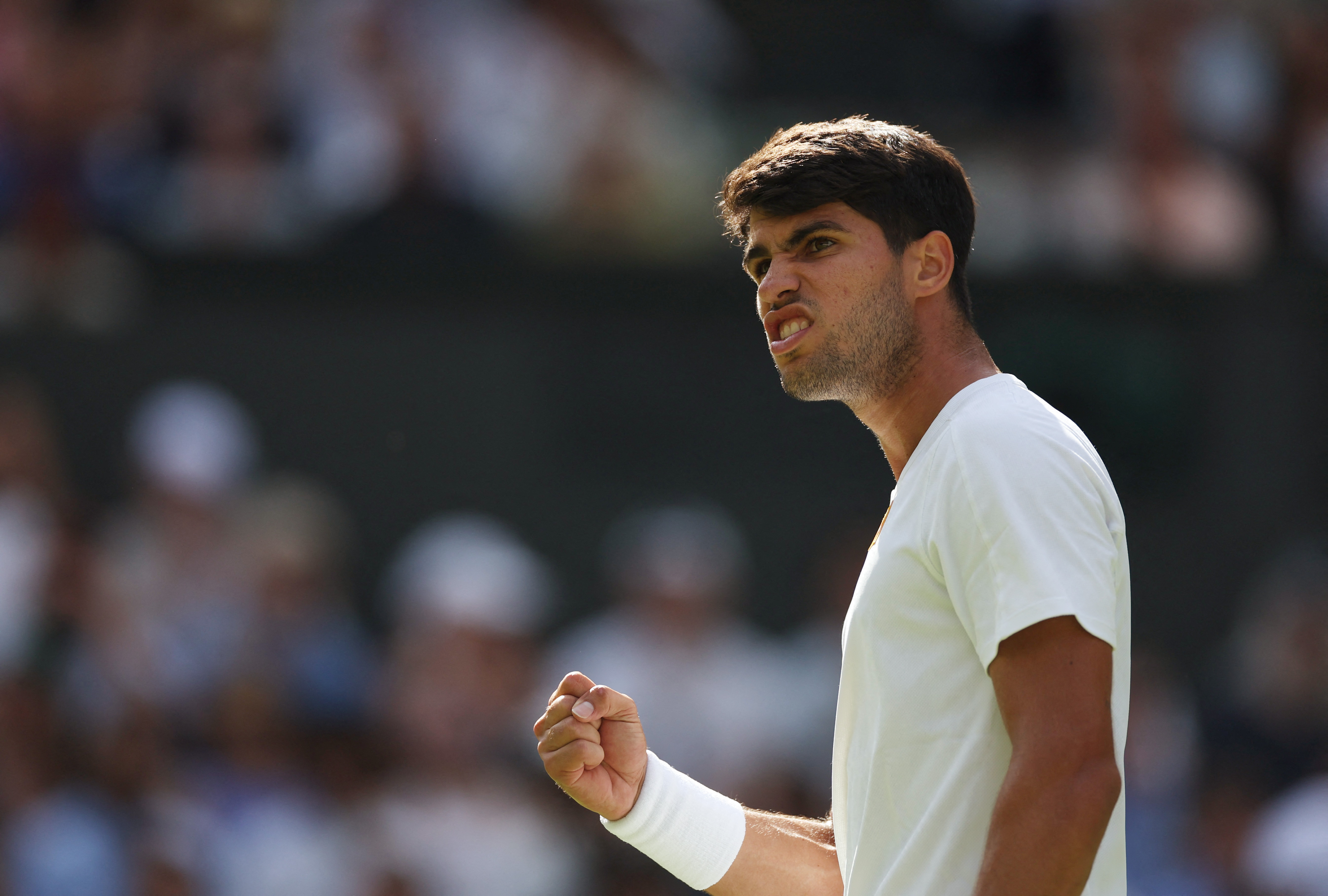 年终总决赛鏖战温网，阿尔卡拉斯统治全场