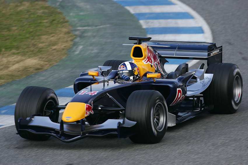 阿斯顿马丁绝杀红牛车队，汉密尔顿惊艳四座