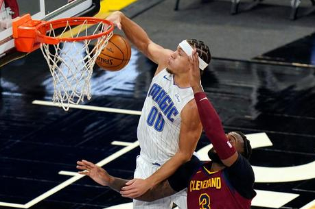 国王碾压上海队,武切维奇点燃赛场 国王碾压上海队,武切维奇点燃赛场