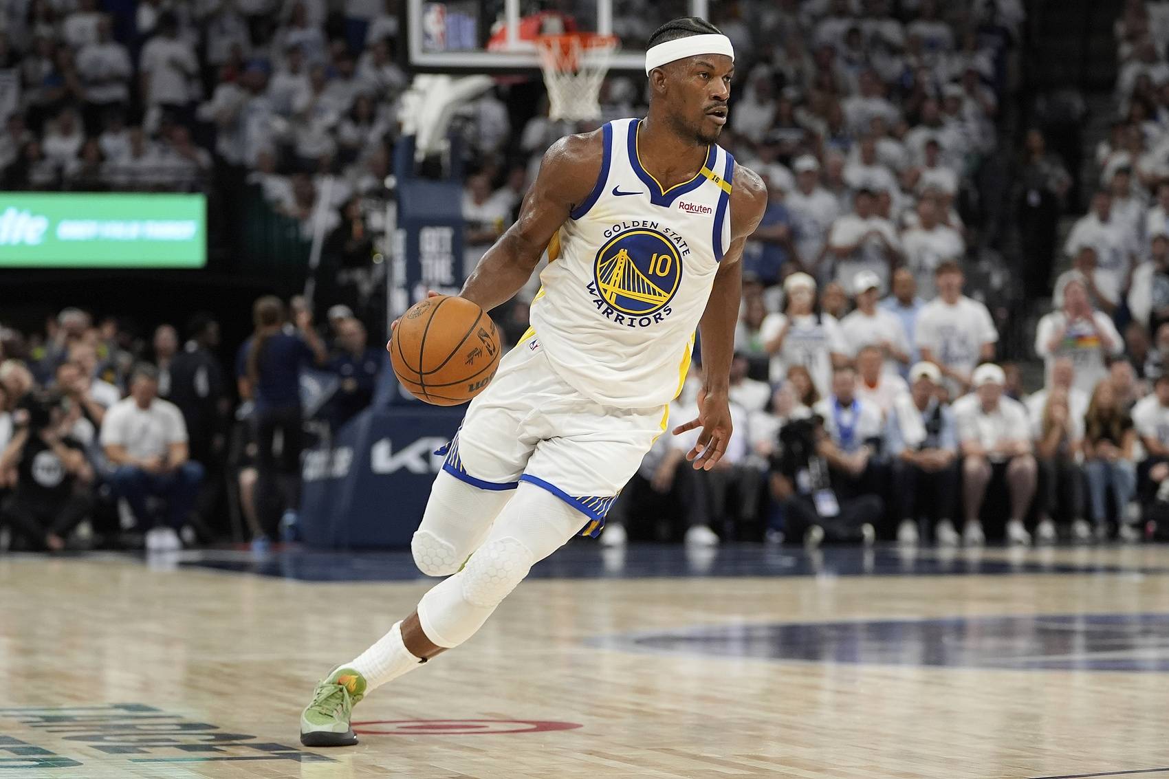 勇士力克掘金，武切维奇点燃赛场