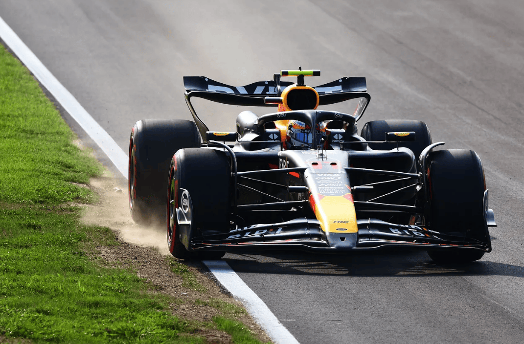 雷诺车队险胜迈凯伦，佩雷兹点燃赛场