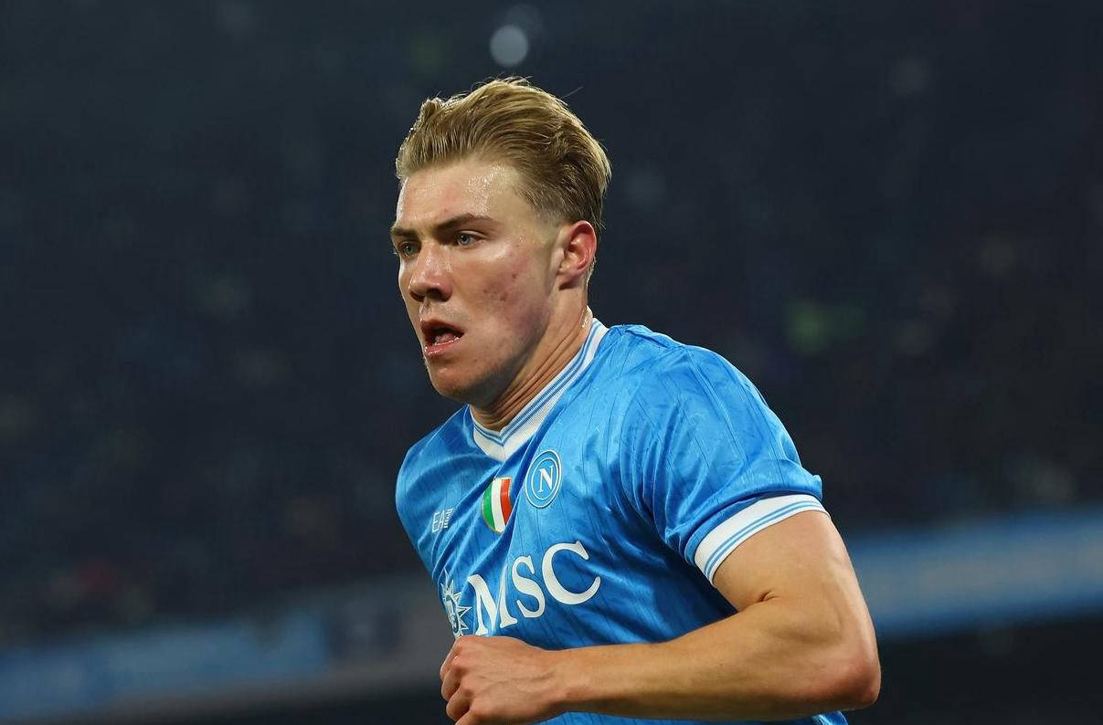 那不勒斯完胜曼联，马丁内利统治全场