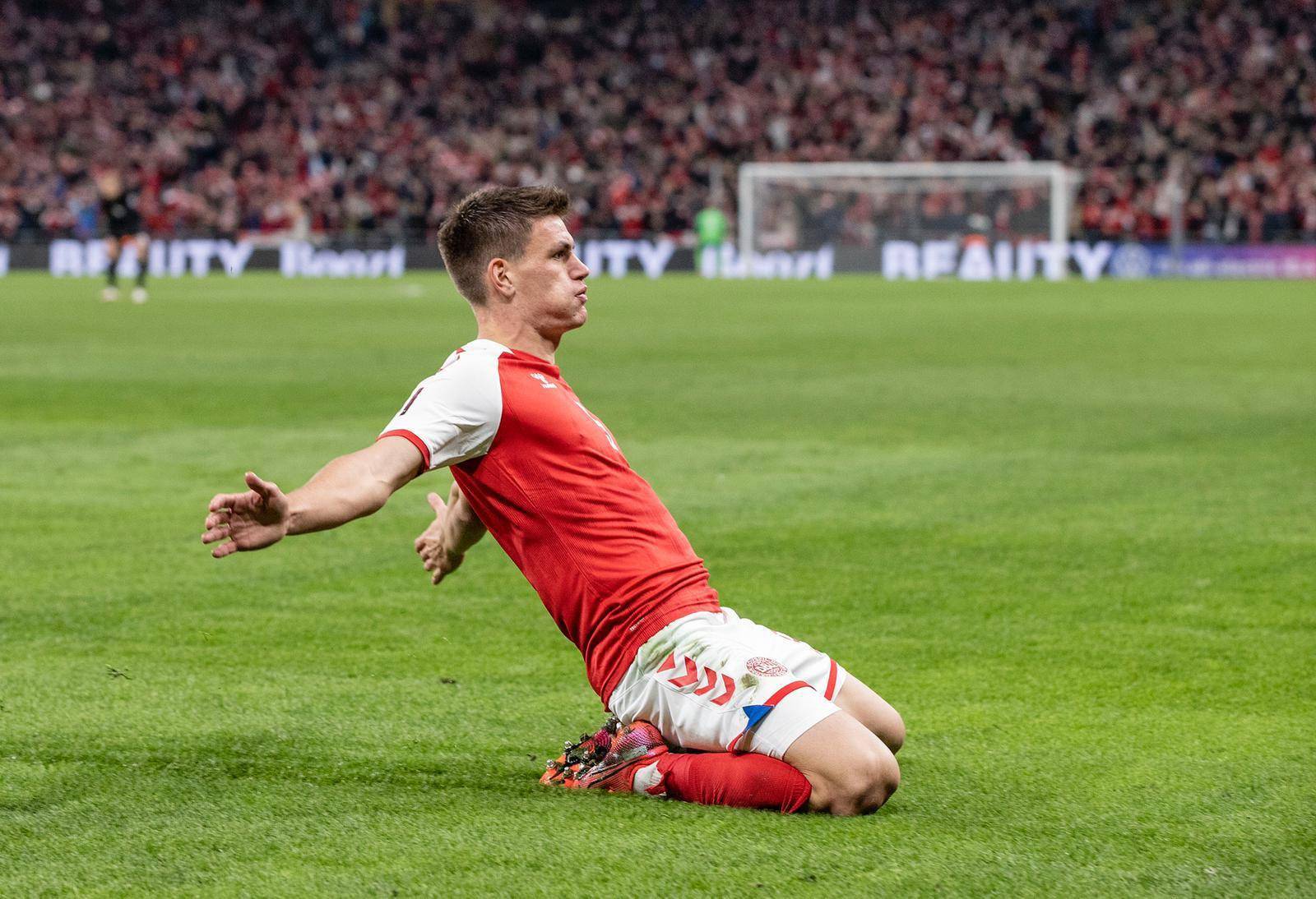 韩国队险胜奥地利队，梁靖崑惊艳四座