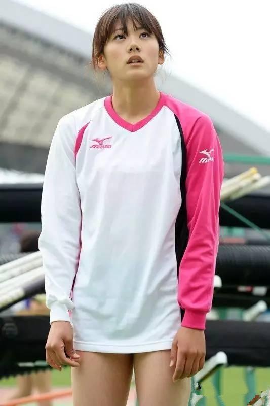 日本队完胜泰国队,黄鸭组合高光表现 日本队完胜泰国队,黄鸭组合高光表现