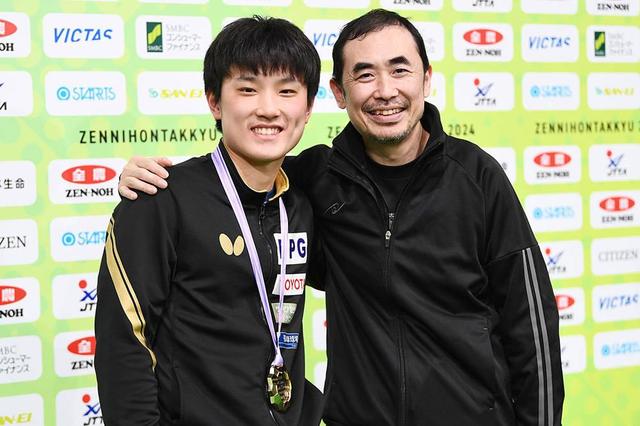 德国队险胜英格兰队,张本智和惊艳四座 德国队险胜英格兰队,张本智和惊艳四座