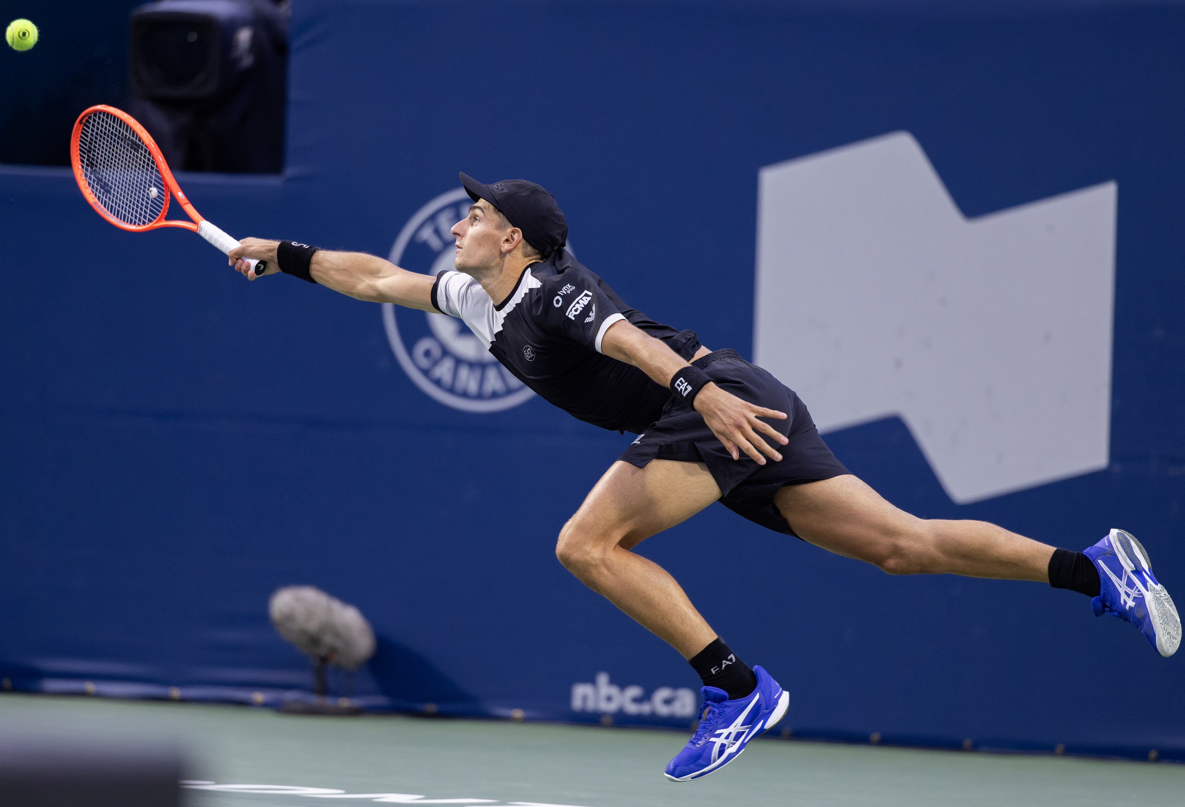 美国网球队横扫西班牙网球队，兹维列夫惊艳世界