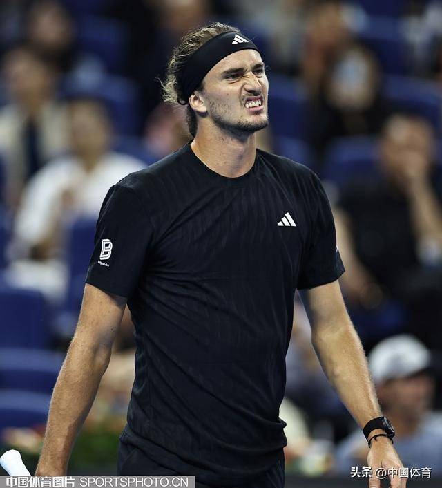 美国网球队横扫西班牙网球队，兹维列夫惊艳世界