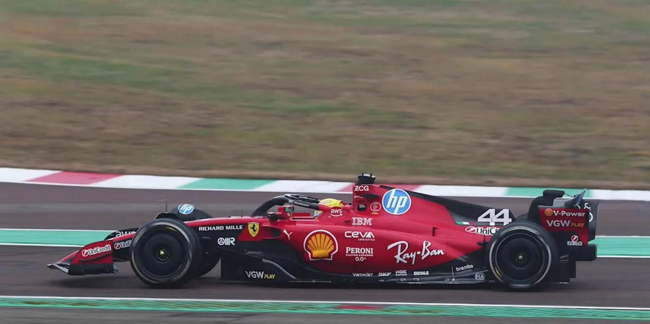 法拉利翻盘阿斯顿马丁，拉塞尔扛起全队