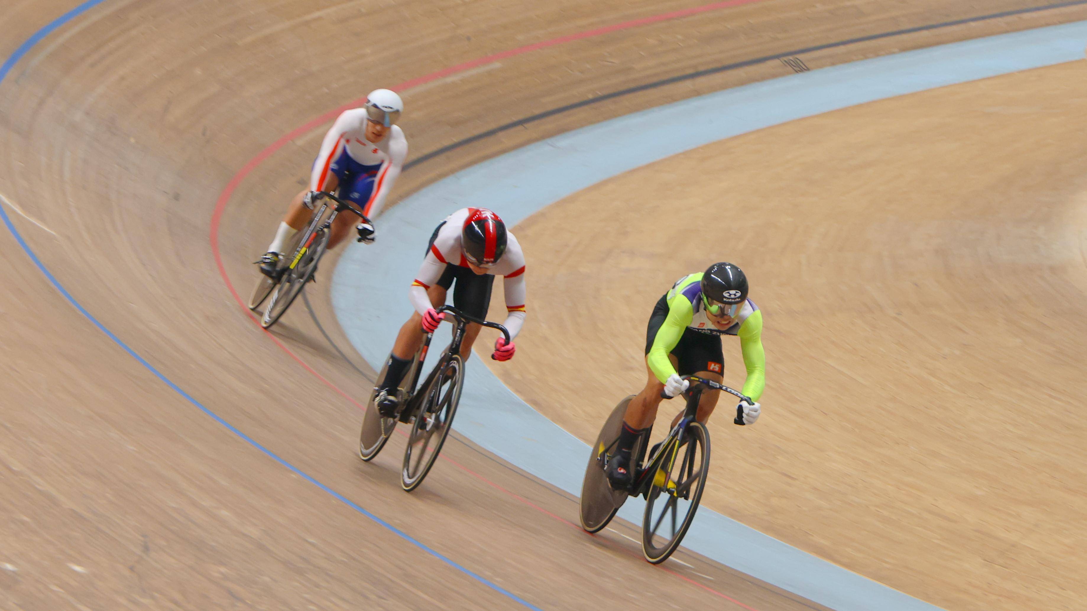 荷兰自行车队风采无限，速度超乎想象令人震撼