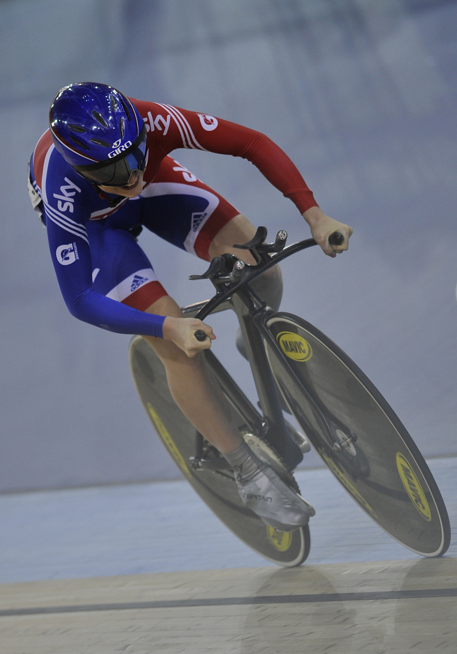 荷兰自行车队风采无限，速度超乎想象令人震撼