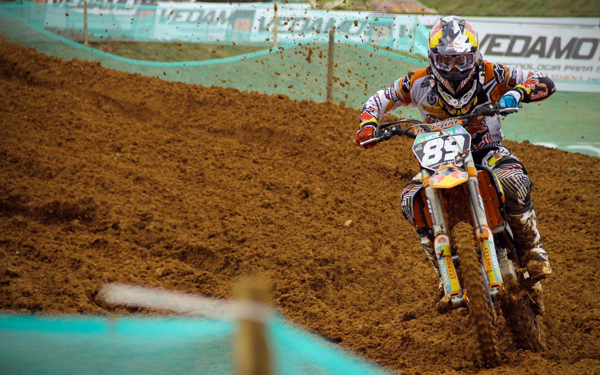 绿茵场外的国家德比,当西甲焦点战遇上荷兰的安哥拉胜利