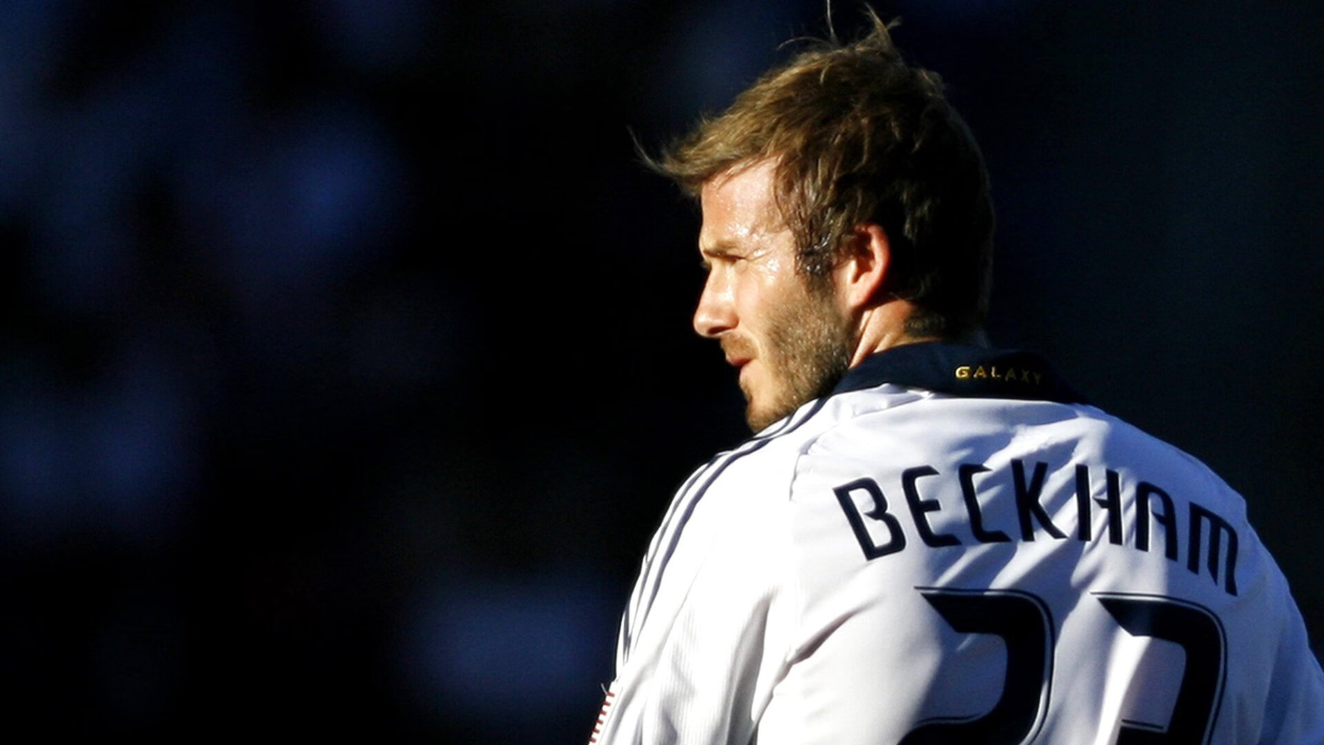 赛道与绿茵的碰撞，F1新赛季揭幕战与塞内加尔鏖战厄瓜多尔的双重狂想