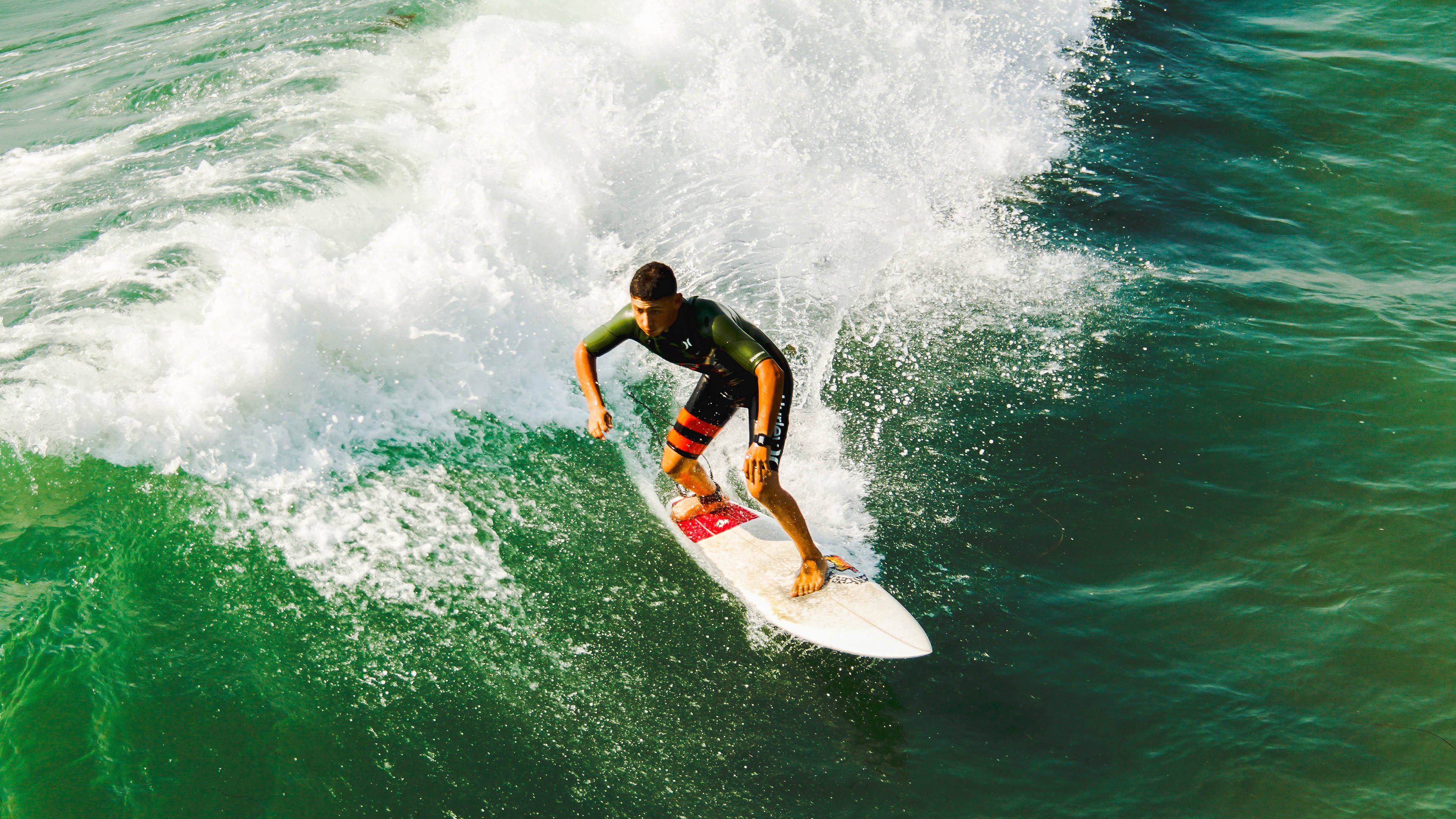 当红军遇上黄潜,莱万生涯之夜,改写欧冠剧本的传奇对决