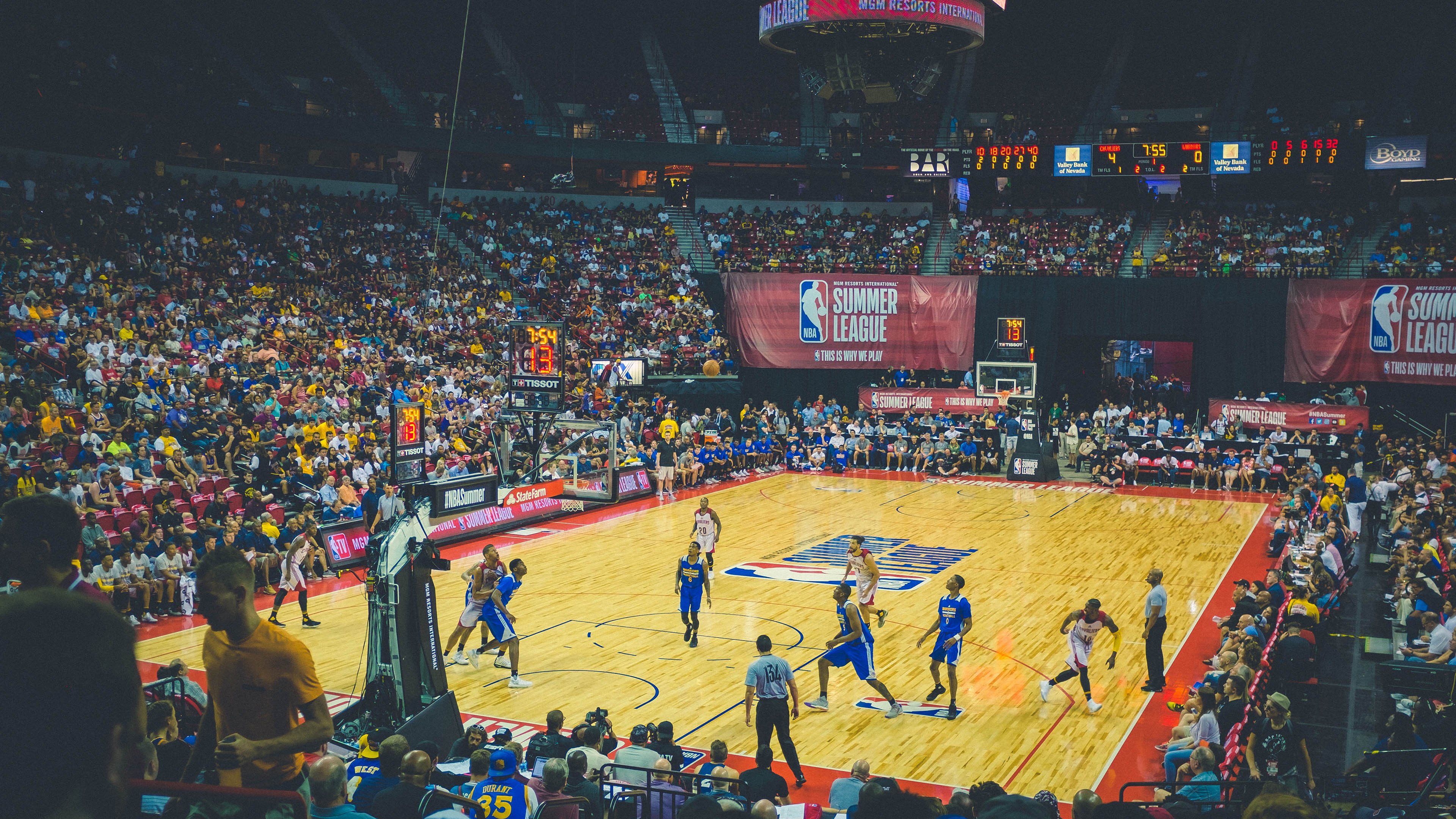 米切尔冠军级表现撕裂防线,北京队攻陷迈阿密踏平热火