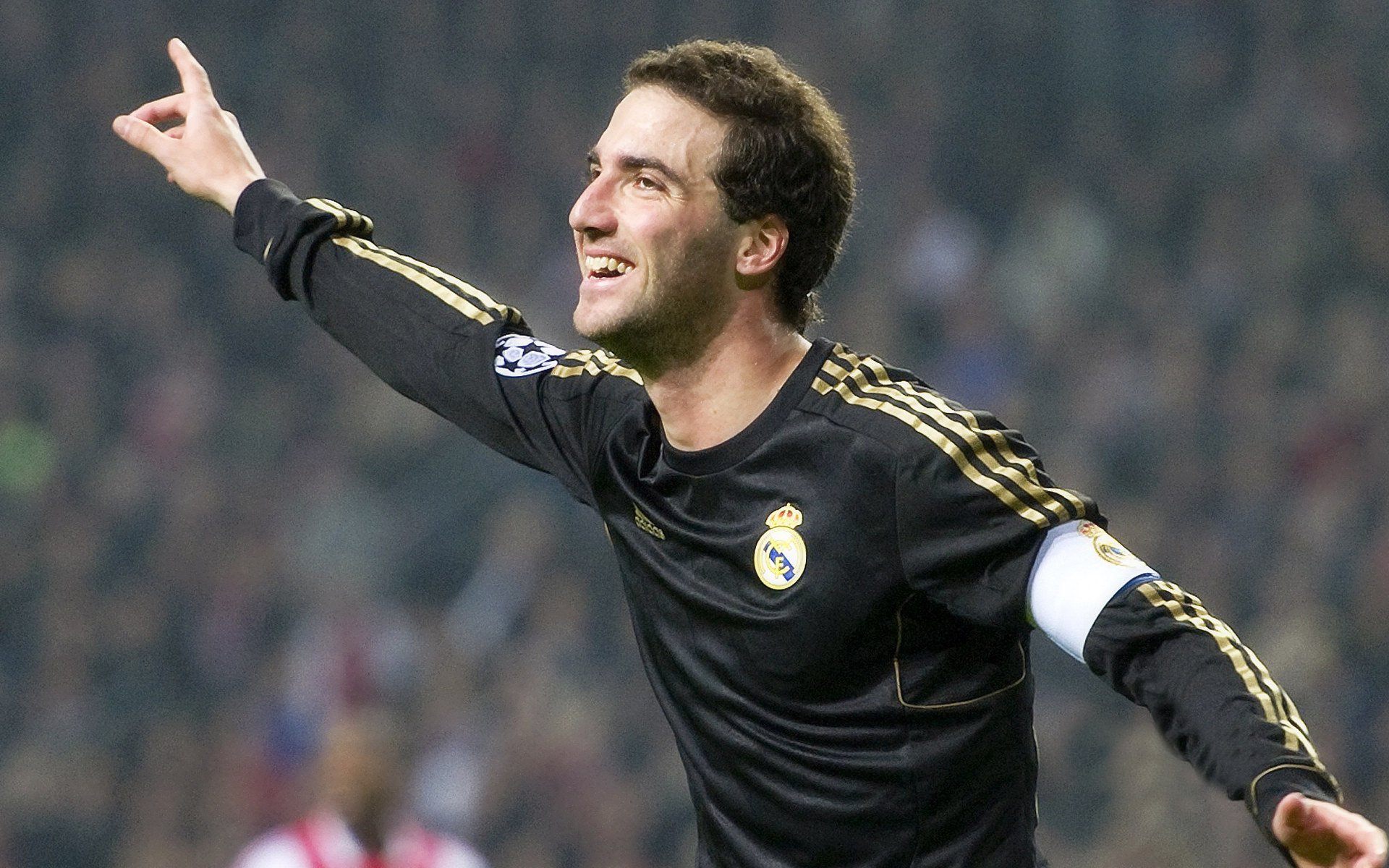 特奥一锤定音！巴西掀翻佛罗伦萨，关键先生改写南美足球格局