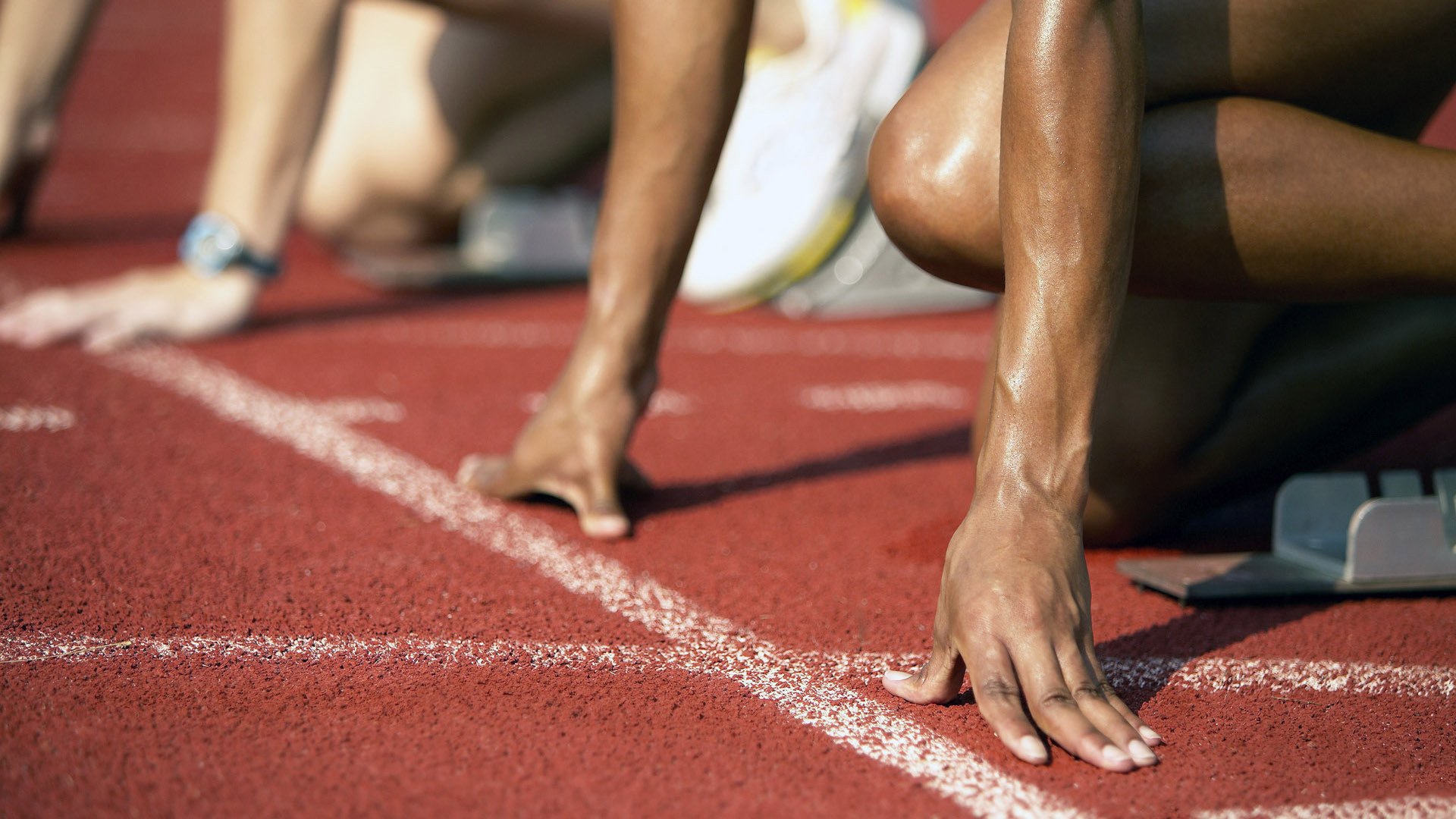 橙衣风暴中的红蓝磐石，皮克一锤定音，荷兰击溃巴拉圭